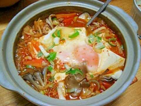 豆腐たっぷり　スンドゥブチゲ　（　韓国風豆腐鍋　）